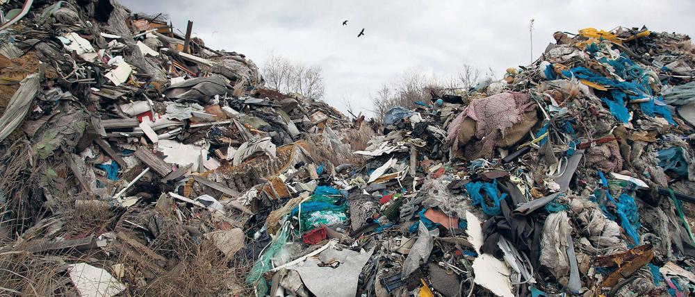 Abfallerbe. In Brandenburg existieren aktuell 120 illegale Deponien und Abfalllager. Viele stammen aus der Blütezeit der Müllmafia in den 2000er Jahren. Und manche Müllschieber schlagen immer wieder zu.