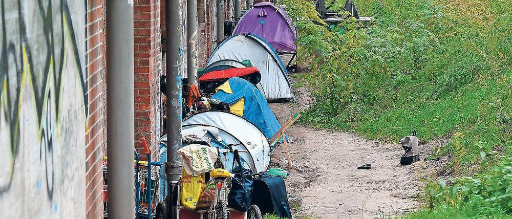 Lagerstätte. Zelte von Obdachlosen im Tiergarten.