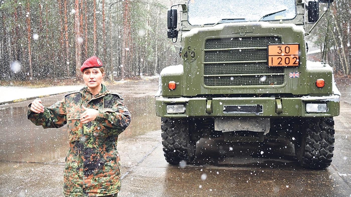 Großmanöver „Defender Europe 2020“ Tank und Rast mit Tarnanzug