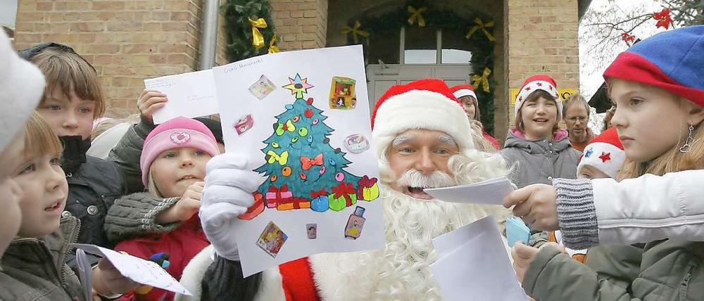 Der Weihnachtsmann hat auch dieses Jahr viel zu tun. Aus 129 Ländern haben ihm Kinder Briefe nach Himmelpfort geschrieben.