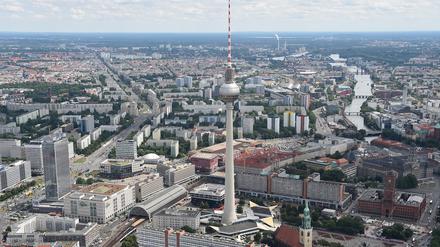 Blick über den Funkturm auf dem Alexanderplatz in Berlin in Richtung Osten.