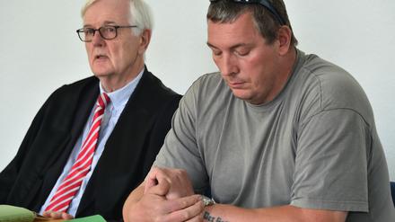 Gegen Jan-Ulrich Weiß (AfD) wird Anklage wegen Steuerhinterziehung in einem besonders schweren Fall erhoben. Das Bild stammt aus vom Prozess wegen Volksverhetzung im September 2016.