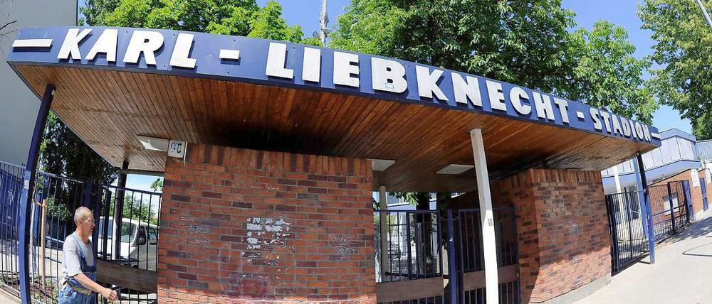 Ganz zugeschlossen muss das Karl-Liebknecht-Stadion wohl nicht werden - nur ob noch Drittliga-Fußball gezeigt wird, ist mehr als offen. Die Stadt will den Verein retten - wieder einmal. 