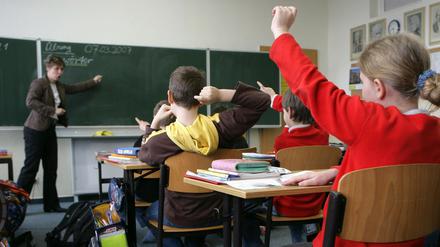 Die Schulleiter an Brandenburgs Schulen sollen ein eigenes Budget für Vertretungslehrer bekommen.