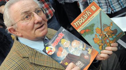 Der Comicautor und geistige Vater der Abrafaxe, Lothar Dräger, ist gestorben. Auf dem Foto präsentierte er 2009 auf der Leipziger Buchmesse das 1. und 400. Mosaik-Heft.