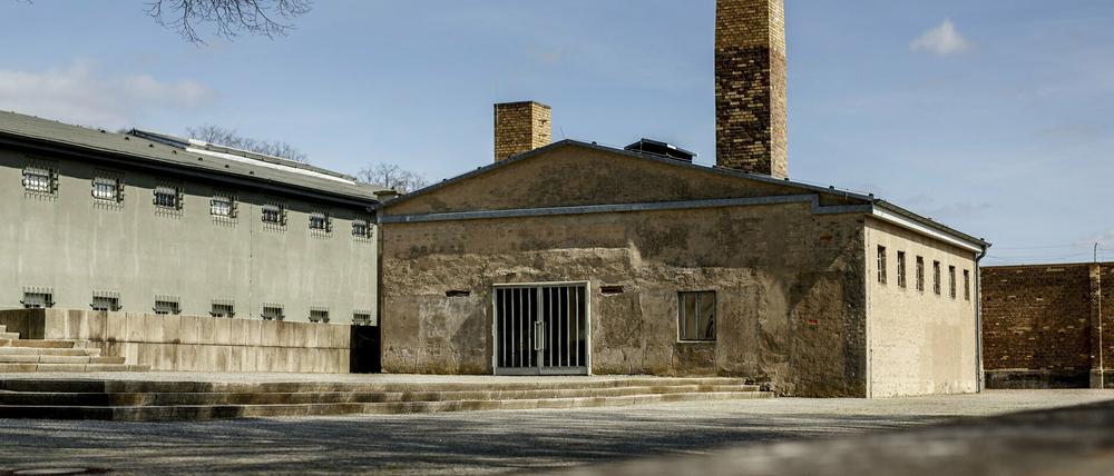 Das Krematorium mit dem dahinterliegenden Gefängnis in der KZ-Gedenkstätte Ravensbrück.