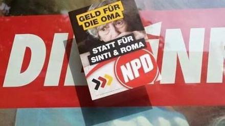 Das Fenster des Parteibüros der Linkspartei in Nauen wurde beklebt.