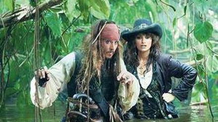 Ohne Augenklappe und 3-D-Brille. Zum vierten Mal bereits schlüpfte Johnny Depp, hier mit Penélope Cruz, in die Freibeuterkluft. Mit „Pirates of the Caribbean - Fremde Gezeiten“...