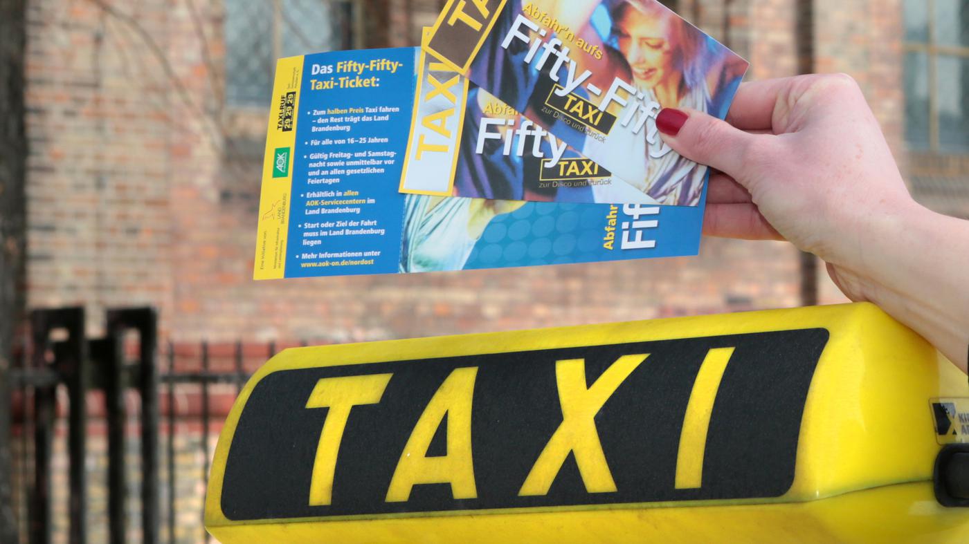 fiftyFifty-Taxi: Angebot für Jugendliche und junge Erwachsene