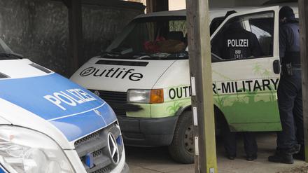 Polizisten durchsuchten in dieser Woche ein Military-Geschäft und verschiedene anderen Räumlichkeiten in Cottbus.