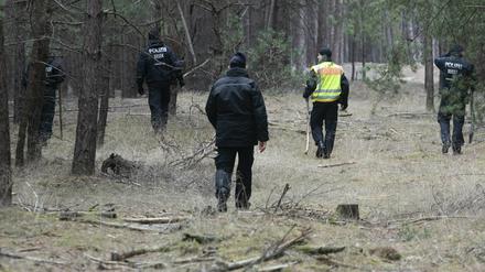 Polizisten durchsuchten drei Tage lang ein Waldstück im Landkreis Oder Spree auf der Suche nach Rebecca.