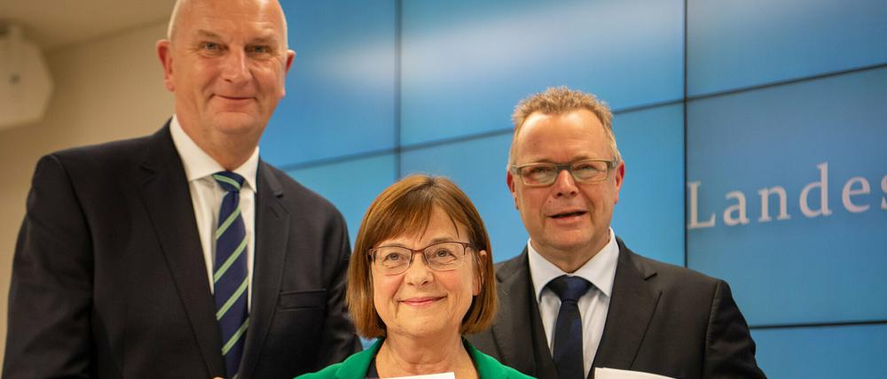 Ministerpräsident Dietmar Woidke (SPD), Gesundheitsministerin Ursula Nonnemacher (Grüne) und Innenminister Michael Stübgen (CDU).