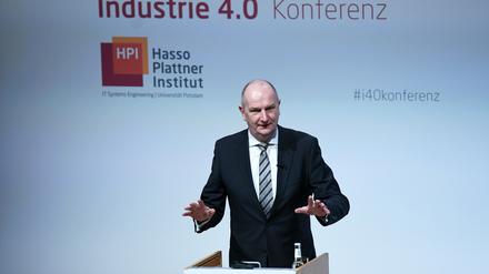 Brandenburgs Ministerpräsident Dietmar Woidke (SPD) mahnte an, Forschungsergebnisse aus den Universitäten den mittelständischen Unternehmen im Land zur Verfügung zu stellen.