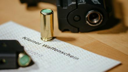 In den vergangenen Jahren ist die Zahl der Waffenbesitzer in Brandenburg deutlich gestiegen.