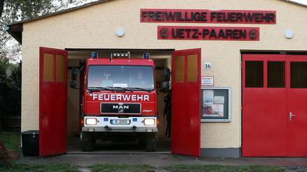 Bei der Freiwilligen Feuerwehr Uetz-Paaren ist der Unterstand viel zu niedrig für das Einsatzfahrzeug.