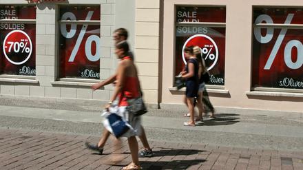 Shoppen in Potsdam: Obwohl es keinen Sommerschlussverkauf mehr gibt, lohnt es sich derzeit.