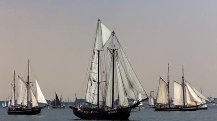 Der Bauamtsmitarbeiter soll die Einladung der Hanse Sail zu einem schicken Segeltörn angenommen haben.
