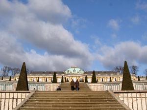 Freie Sicht aufs Schloss: Der Parkeintritt für Sanssouci soll verhindert werden - auch ohne Bettensteuer und Tourismusabgabe.