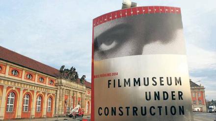 Dauerbaustelle. Seit einem knappen Jahr ist das Filmmuseum in der Breiten Straße wegen einer Brandschutz-Sanierung geschlossen.