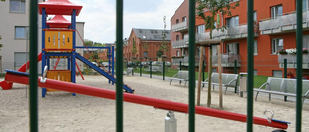 ... und hinter Tausend Stäben - keine Welt? Am Bornstedter Feld streiten um Zugangsrechte zu einem - nun ja: Kinderspielplatz.
