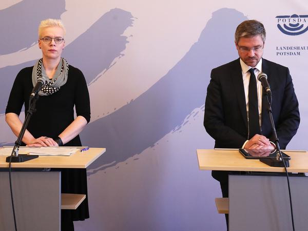Amtsärztin Kristina Böhm und Oberbürgermeister Mike Schubert (SPD).  