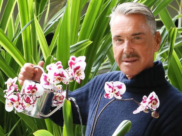 Designer und Orchideen-Namensgeber Wolfgang Joop steigt bei der Biosphäre ein und macht sie zur Wildtierauffangstation.