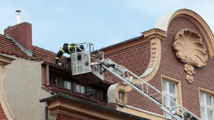 In der Charlottenstraße lockerte "Niklas" einige Dachziegel, die am 1. April wieder befestigt wurden.