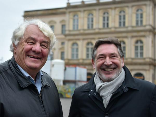 Hasso Plattner (l.) und Oberbürgermeister Jann Jakobs (SPD) vor Plattners Museum Barberini in Potsdams Mitte.