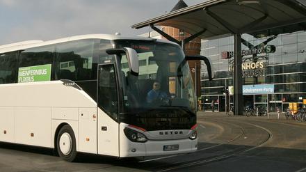 Einmal täglich fährt der Bus der Fernlinie F84. Es könnten bald mehr Busse fahren.