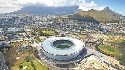Spielorte. Im Cape Town Stadium in Kapstadt wird gespielt  und in Potsdam wie bei der WM 2006 live das Geschehen verfolgt. Am Freitag wird die Fußball-Weltmeisterschaft eröffnet, das Endspiel findet am 11. Juli statt. Mit der deutschen Mannschaft?