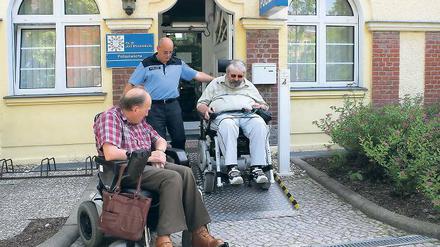 Noch barrierefrei. Behinderte kritisieren die Schließung der Wache Babelsberg.