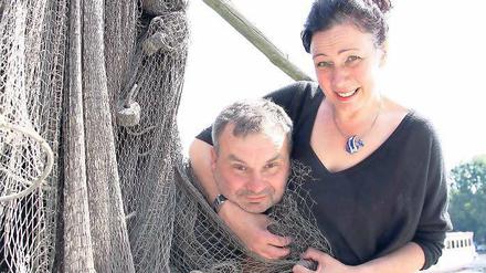 Besonderer Fisch im Netz. Potsdams Fischer Mario Weber ist eine Fischersfrau ins Netz gegangen. Seit fünf Jahren sind die beiden Binnenfischer ein Paar.