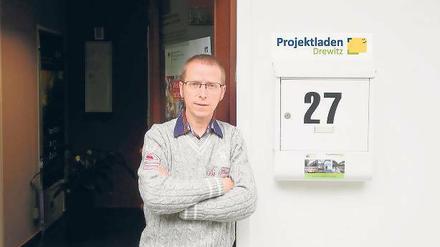 „Hilfe zur Selbsthilfe“: Günther Hornberger vor dem Projektladen Drewitz.