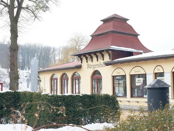 Der rustikale Bürgershof gegenüber dem Park Babelsberg in Klein Glienicke: So sah es im Winter 2016 aus.