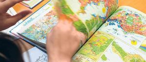 Wo auf der Welt liegt eigentlich ...?“ Viele Ältere können sich noch daran erinnern, für jedes Fach einschließlich Geografie ein Lehrbuch besessen zu haben, in dem sie jederzeit blättern konnten.