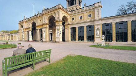 Wer kann, der kann. Schlappe 14 000 Euro kostet die Miete für die Orangerie im Park Sanssouci, dafür kommen in den verglasten Pflanzenhallen aber auch bis zu 1000 Leute unter. Aber die Stiftung vermietet auch günstigere Räume ihren königlichen Schlössern.
