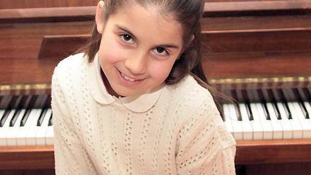 Am liebsten Rachmaninoff. Die achtjährige Ellen Sagradov vertreibt sich ihre Freizeit gerne mit den ganz Großen am Klavier, mit Chopin zum Beispiel.