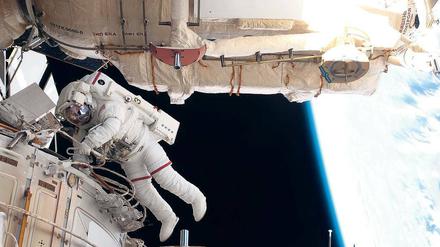 Leben im All? Auf der Internationalen Raumstation ISS befinden sich derzeit auch Mikroorganismen aus Potsdam. Die Wissenschaftler vom Geoforschungszentrum wollen wissen, ob sie dort ohne Sauerstoff und Sonne überleben können.