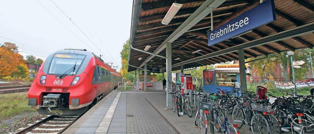 Zwei reichen nicht. Damit auch die aus Berlin kommenden Regionalzüge im Bahnhof Griebnitzsee halten könnten, wäre ein dritter Bahnsteig nötig.