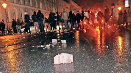 Konfrontation auf der Straße. Bei der ersten Pogida-Veranstaltung vergangene Woche kam es zu gewaltsamen Ausschreitungen in der Innenstadt. Es sei davon auszugehen, dass sich so etwas wiederholen könnte, warnt der Verfassungsschutz.
