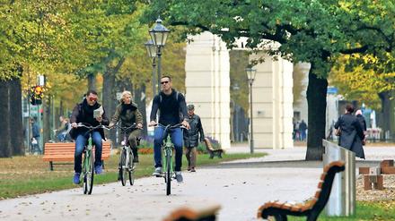 Zukunftsweisend. Die Stadtverwaltung möchte den Anteil an Radfahrern langfristig erhöhen. Dafür sollen das Radwegenetz ausgebaut und Radschnellverbindungen ins Umland geschaffen werden. In den kommenden drei Jahren will die Stadt dafür durchschnittlich 1,75 Millionen Euro pro Jahr ausgeben.