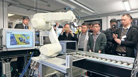 Staunen in Potsdam. Während der Deutsch-Chinesischen Konferenz zu Digitalisierung und Industrie 4.0 im vergangenen April hatten sich auch Vertreter von Techcode einen Eindruck von der Innovationskraft der IT-Branche in Potsdam verschafft.