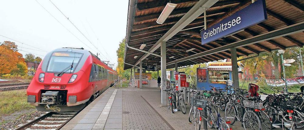 Abzug. Regionalzüge könnten an den Bahnhöfen Griebnitzsee, Park Sanssouci und Golm ab 2022 seltener werden. Das Land will Direktverbindungen nach Berlin streichen.