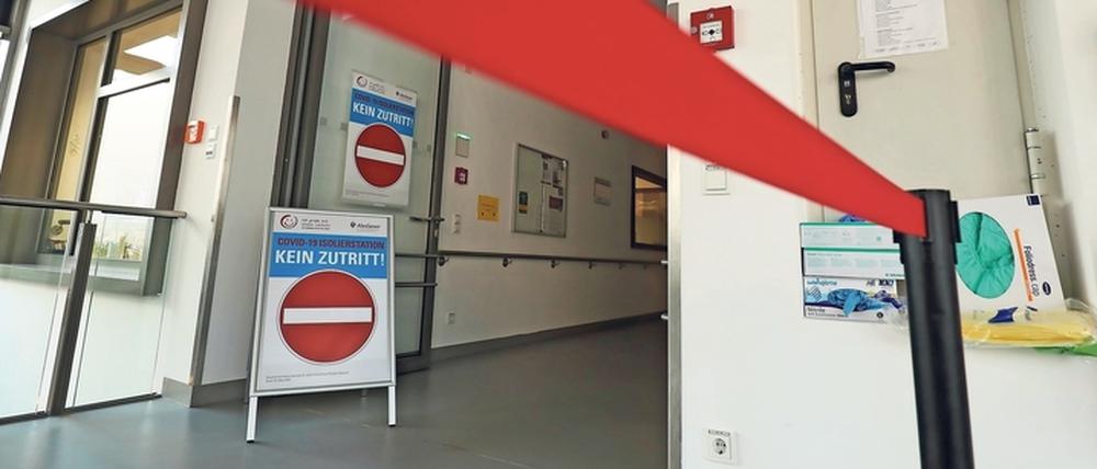 Risikozone: Die Covid-Station des St. Josefs-Krankenhauses in Potsdam ist strikt abgeriegelt. 