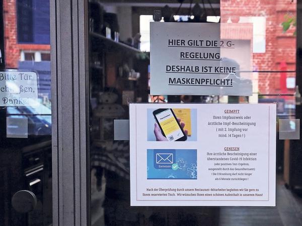 Im Augustiner in der Mittelstraße ist jetzt 2G sowie ein Check der Nachweise auf einem Schild an der Tür angekündigt.
