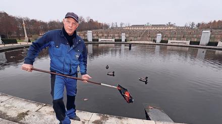 Lars Baumbach ist Techniker der Schlösserstiftung und sorgt dafür, dass der Park Sanssouci mit Wasser versorgt wird.
