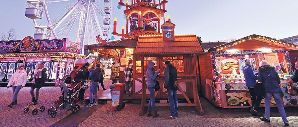 Kurzer Budenzauber. Laut Verordnung der Landesregierung muss der Weihnachtsmarkt in Potsdams Innenstadt wegen Corona wieder schließen.