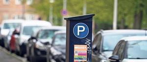 Parken wird teurer. Wie hier am Schillerplatz in der Brandenburger Vorstadt stehen in Potsdam schon an vielen Stellen Parkscheinautomaten.