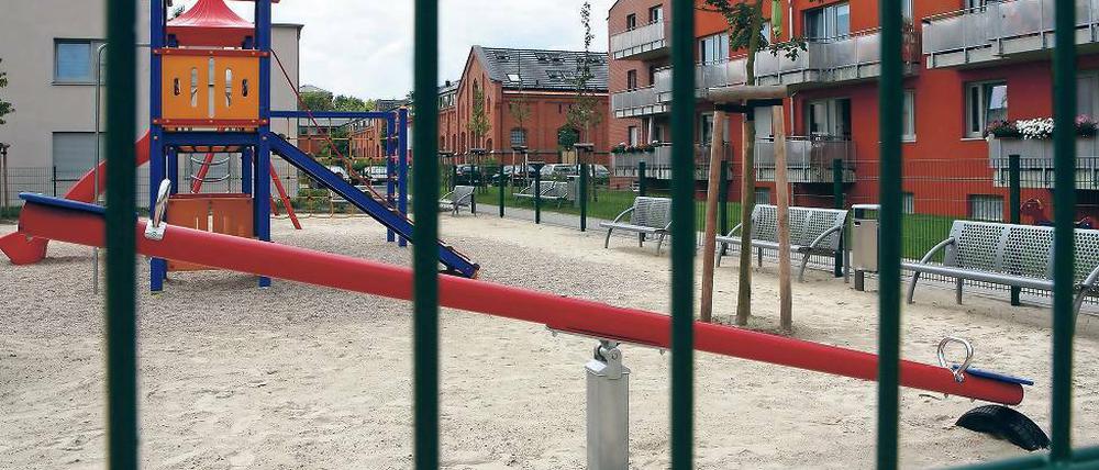 Eingezäunt. Dieser private Spielplatz in der Schlegelstraße machte im Sommer bundesweit Schlagzeilen.