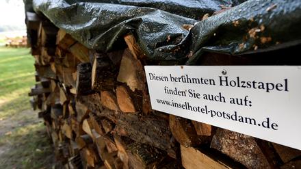 Der berühmt berüchtigte Holzstapel auf dem Gelände des Inselhotels Hermannswerder.